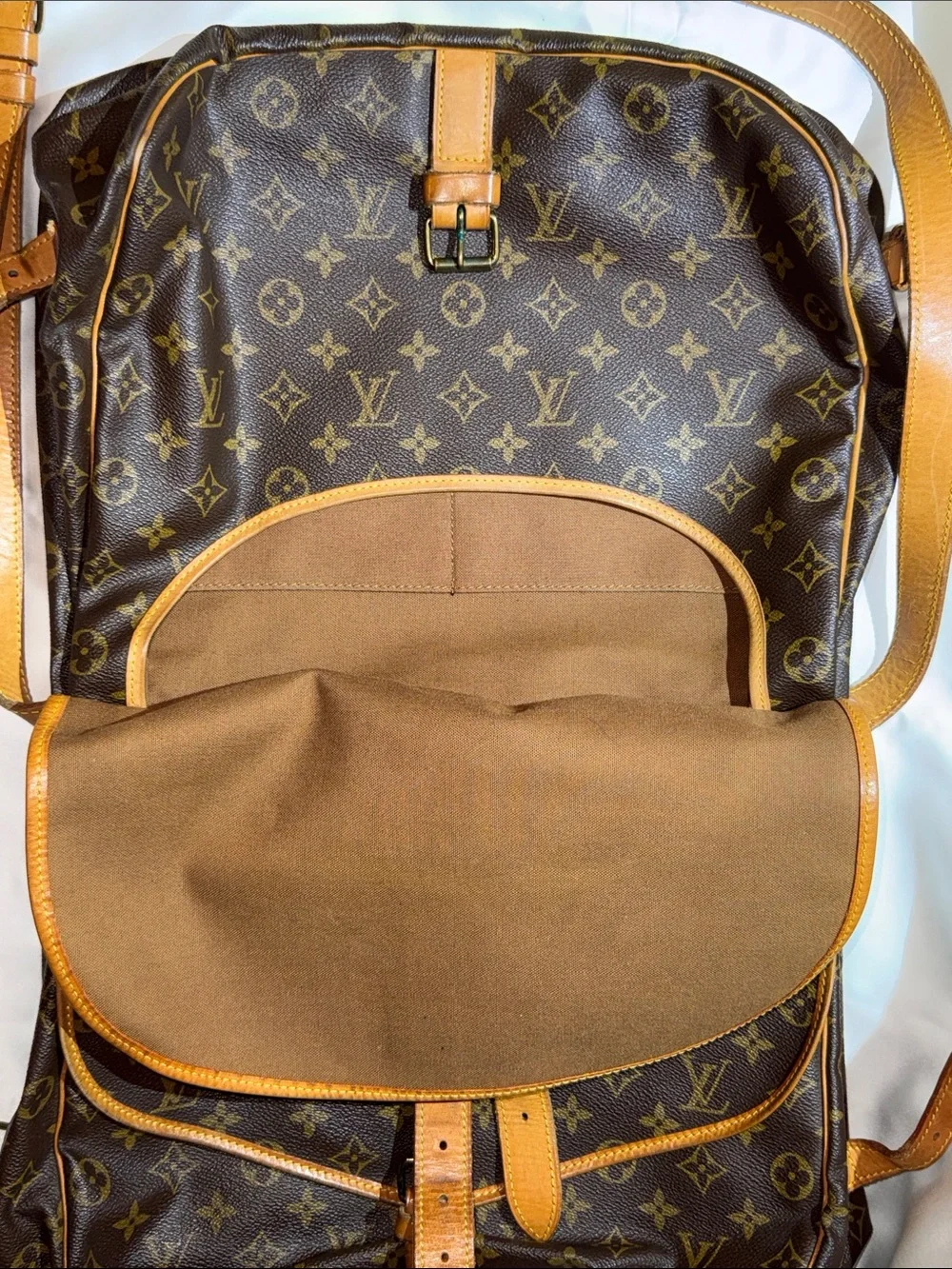 Authentic Louis Vuitton Saumur 35 Monogram Crossbody—excellent vintage condition